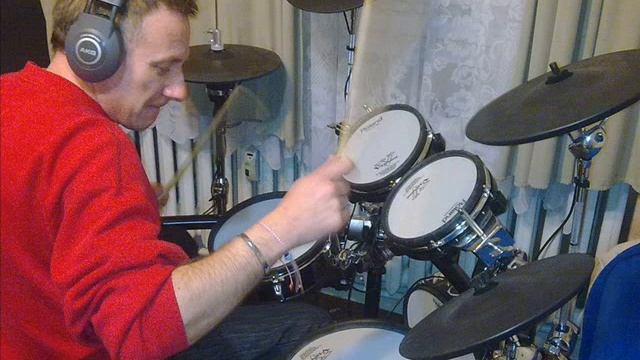 Julian Ivanov overplayng Smoke _ on _ the _ water смотреть онлайн