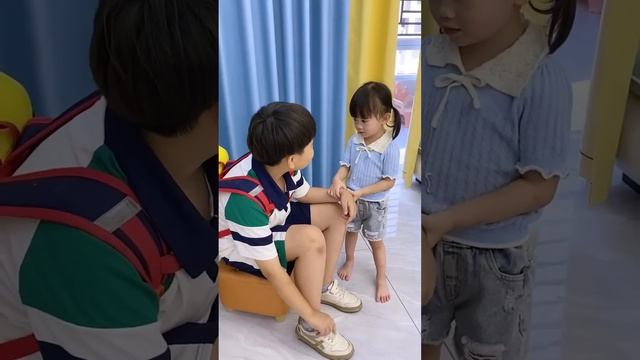 女兒耍賴不跟爸爸去睡覺，哥哥過來一招制服，這女兒也太雙標了！【蘇馨呀】#funny #babygirl #cute #comedy