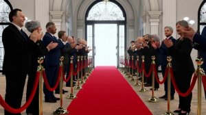 Красная дорожка, зрители аплодируют ФУТАЖ