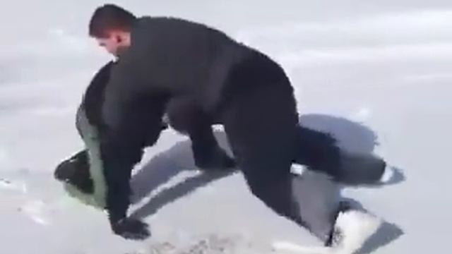 BJJ Beast takes out a man 3 times his size смотреть онлайн