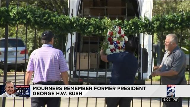Houstonians leave tribute at Bush home in Tanglewood neighborhood смотреть онлайн