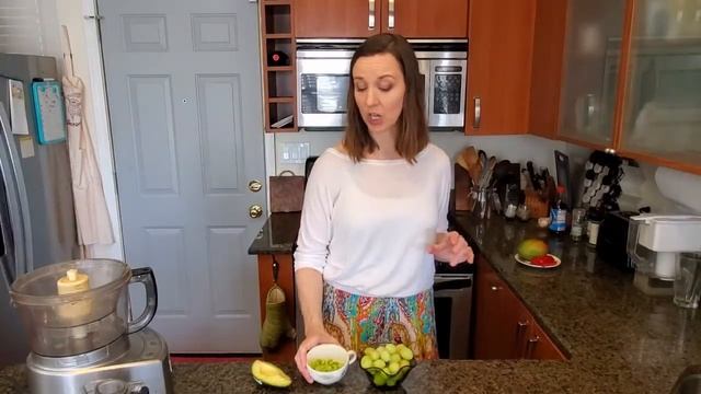 HOW TO MAKE ICE CREAM from FROZEN FRUIT. 3 food processor ice cream recipes - healthy and vegan! смотреть онлайн