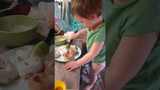 печём пончики