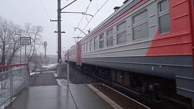 Служебная ЭР2К-1150 Прибывает на о.п Топольники смотреть онлайн