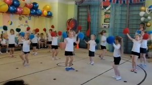 Танец "Доброта на ладошке" с помпонами