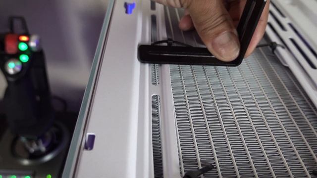 Lian Li 011 Dynamic Mini Snow Edition - ATX Motherboard & 360mm AIO смотреть онлайн