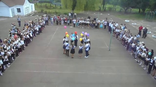последний звонок 2017_запуск шаров 9 класса_вид сверху смотреть онлайн