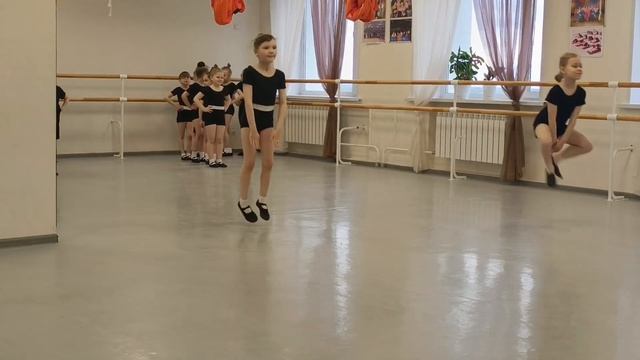 Открытый итоговый урок группы "Шаги' #дети #открытыйурок #семья #семьяберезневых #танцы #2024 #тара смотреть онлайн