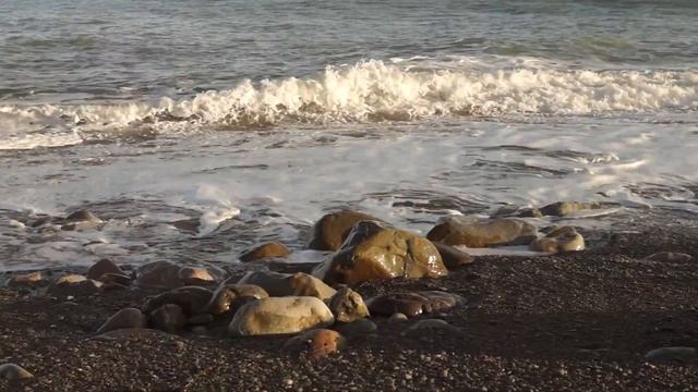 Море и камни. Алушта 13 января 2016 смотреть онлайн