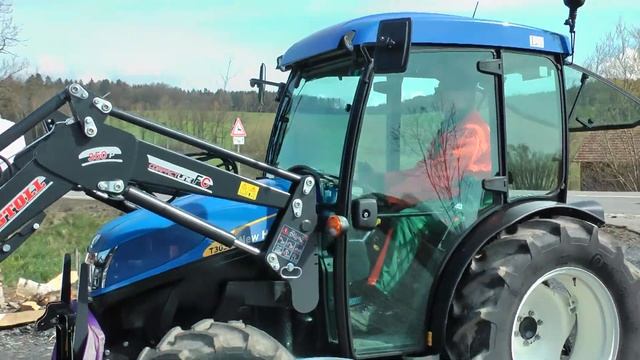 New Holland T3030 mit Stoll FC 350P Frontlader.mp4 смотреть онлайн