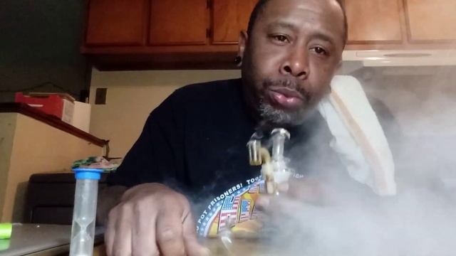 HUGE DAB OUT OF A MINI RIG!!!!! смотреть онлайн