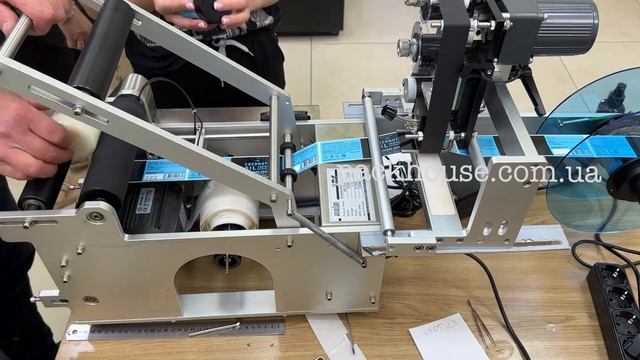Етикетувалтник напівавтомат для круглої тари з датером MT-50A@PH_machinery смотреть онлайн