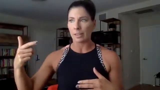 Jill Coleman on building a mindful fitness & nutrition routine смотреть онлайн