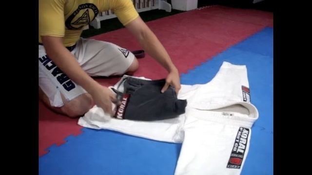 Relson Gracie Jiu-Jitsu Team HK Kimono Folding смотреть онлайн
