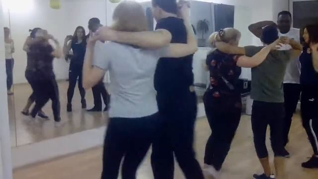 Сальса с Чино для продолжающих - Elito Reve "Mueve pa' aqui" смотреть онлайн