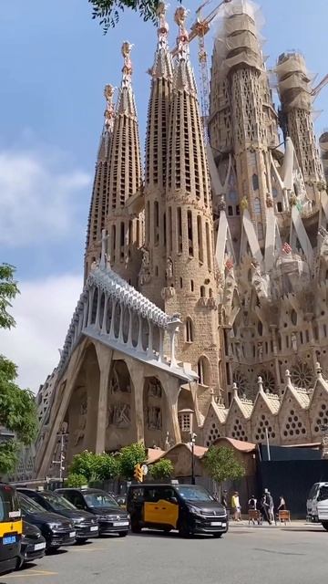 Sagrada Familia (Antoni Gaudi) | Barcelona смотреть онлайн