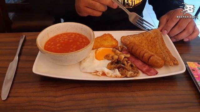 The Bey Eats at Rabbit Hole Cafe - London - The best Halal Breakfast смотреть онлайн