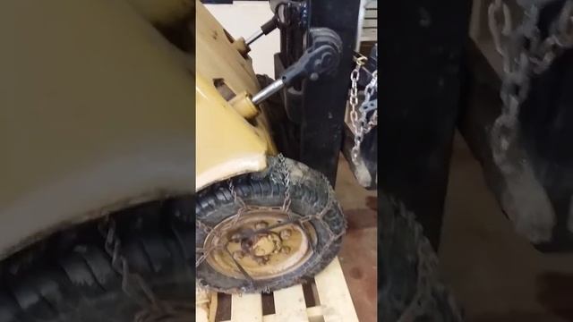 Hyster Forklift, older model 1 of 2 смотреть онлайн