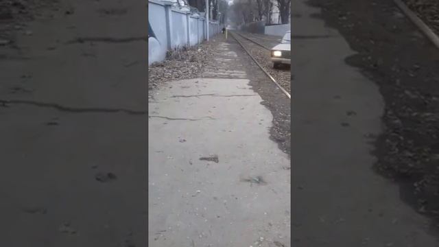 В Саратове автохамы на "ВАЗах" катаются по трамвайным путям смотреть онлайн