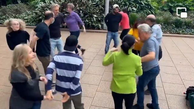 Salsa - Rueda Example Dolphin - Pasela - Enchufla Dame Uno Dos Tres