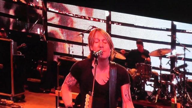 Keith Urban - 1 of 8 - Long Hot Summer - Houston Livestock Show & Rodeo - 20 Mar 2016 смотреть онлайн