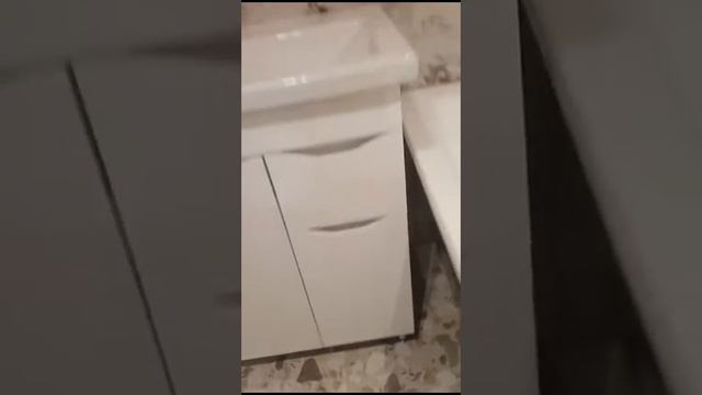 Ванна готова. Есть изъяны . мебель кривая. раковина вертолётом. В общем красиво смотреть онлайн