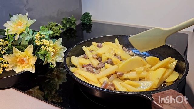 Жарю картошку с мясом и конечно мои меланхоличные разговоры. смотреть онлайн