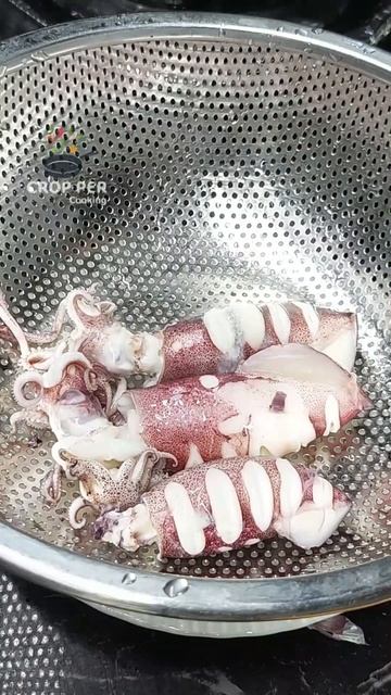 មឹកបំពងខ្ទឹមលីង Fried Squid With Garlic | Yummy Foodies | Cropper Cooking