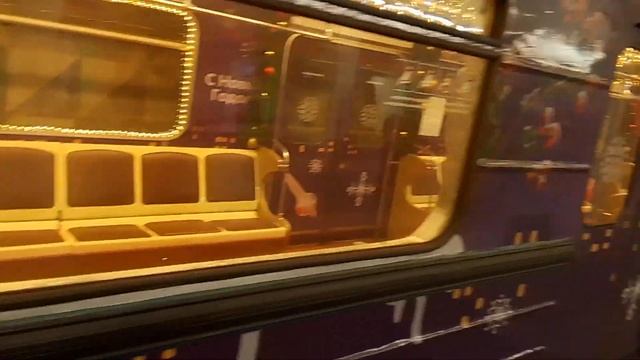 Новогодний Электропоезд 81-710 Еж-3 на станции метро Планерная смотреть онлайн