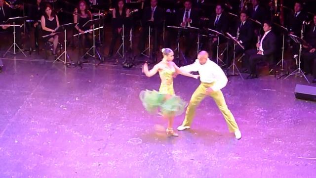 Jeremy y Daniela (cha-cha-cha) - Chulla Salsa 2013 смотреть онлайн