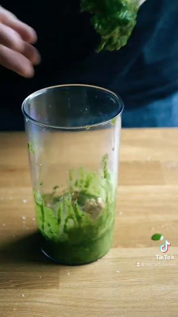 Rucola Pesto mit Walnüssen und Parmesan смотреть онлайн