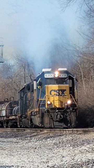 Classic EMD Lash-up Gives A Smoke Show | 2/11/24 | #train #emd #csx #railfan смотреть онлайн