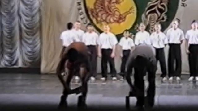 Ломаем кирпичи.mpg смотреть онлайн