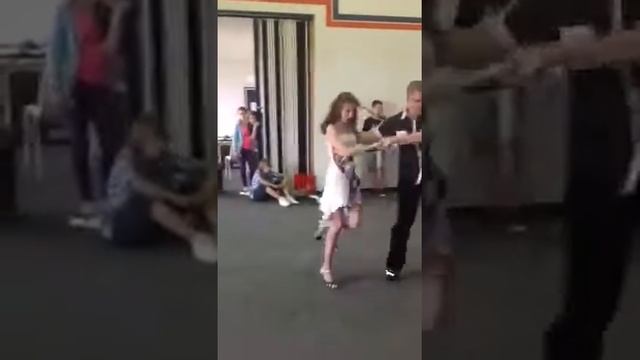 Viola e Gianni....salsa!!!! смотреть онлайн