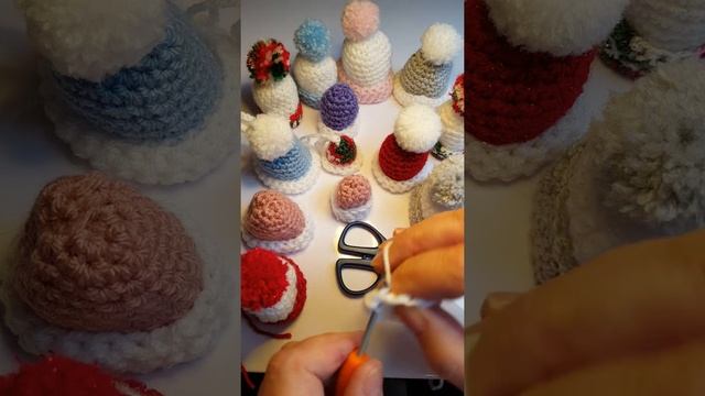 Tiny Crochet Beanie / Bobble Hats смотреть онлайн