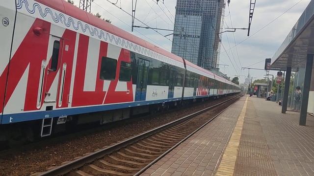 Прибытие электропоезда ЭГ2Тв-037 