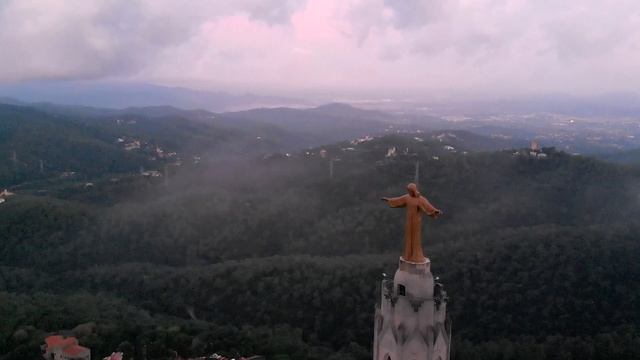 Tibidabo, Barcelona desde el aire filmando con drone / Tibidabo from the air смотреть онлайн