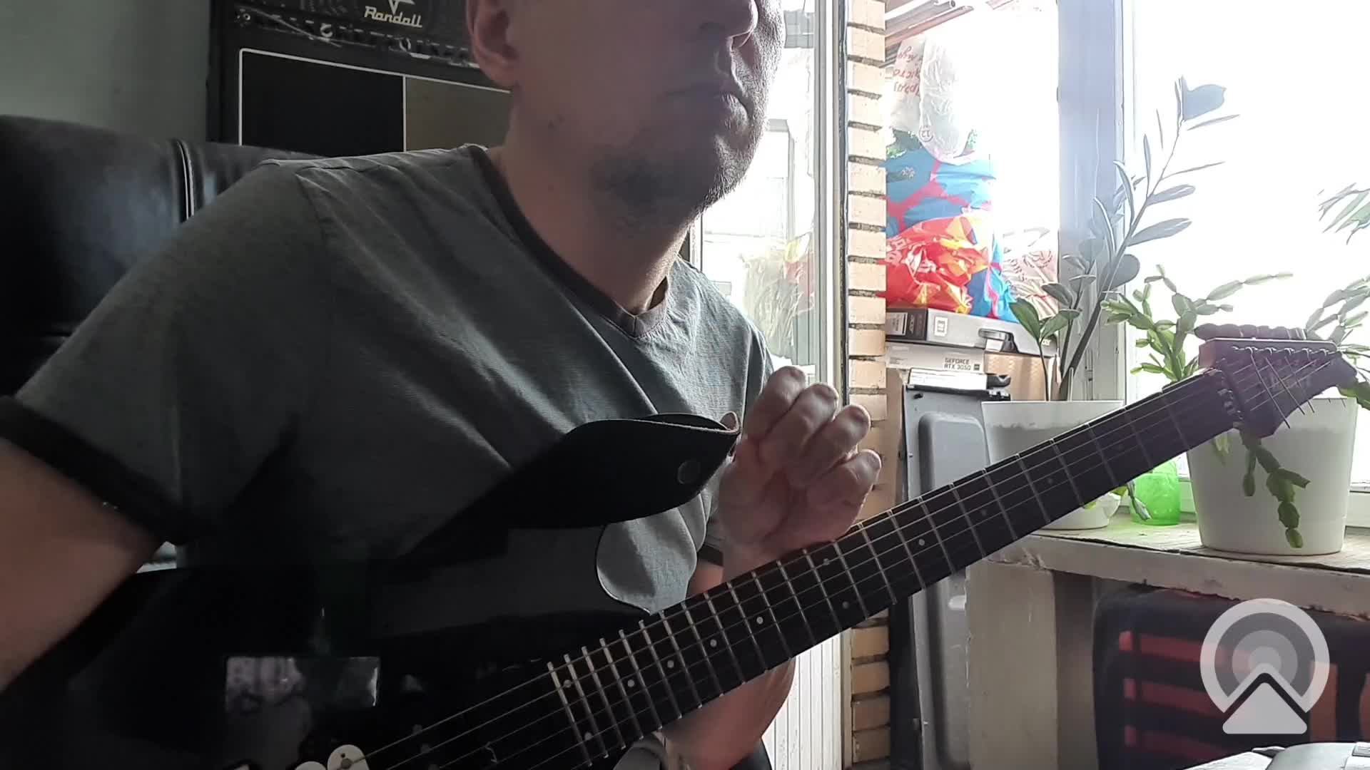 Играю на гитаре