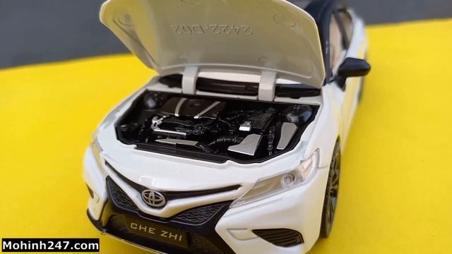 Mô Hình Xe Toyota Camry Sport 2020 1:24