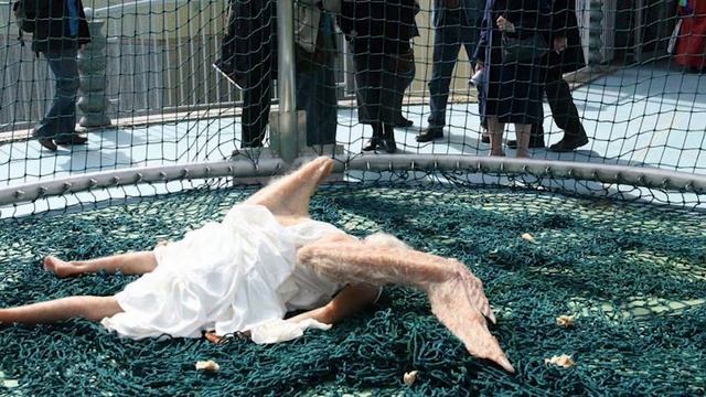China Main Girny Waly Frishtay Ki Haqeeqat - Real Angel Drop From Sky In China || Gulnaar || смотреть онлайн