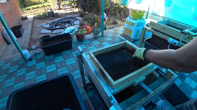 Биогумус востребован и осенью. Подготовка к фасовке. смотреть онлайн