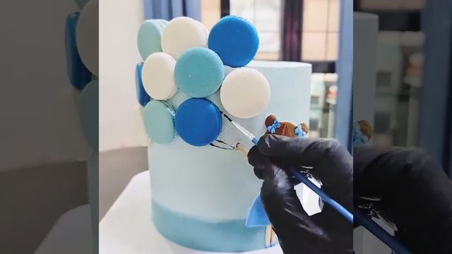 How To Design A Blue Balloon Themed Cake With Macarons, Strawberries And Cakesickles Toppers.