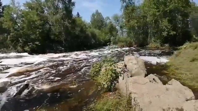 Водопад льёт😲 смотреть онлайн