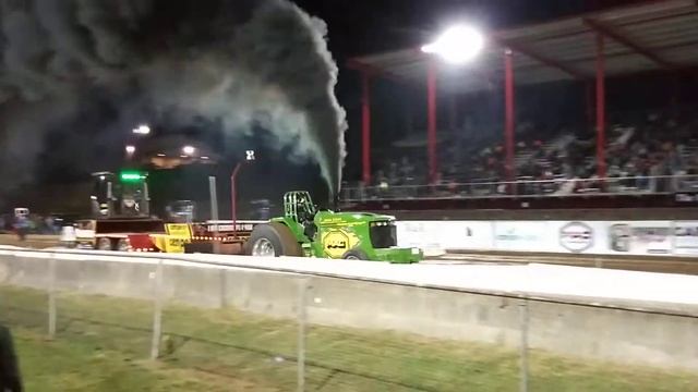 Mac nasty at night of mayhem 2019 #USAeastpulling #prostocktractor #pulling смотреть онлайн