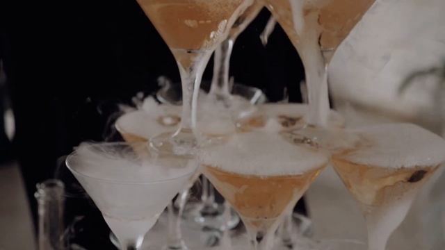Трепетное и нежное утро невесты, эмоциональная церемония с дождем, слёзами радости и ламами.
