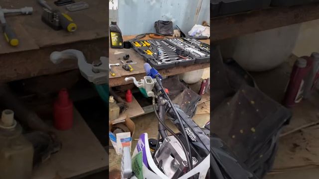Прокачка передней тормозной системы питбайка и эндуро. смотреть онлайн