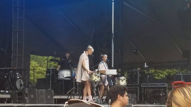 Lucius- "Nothing Ordinary" at Music Midtown 2016 in Atlanta, GA. смотреть онлайн