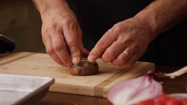 Potato "Scallops" with Mediterranean Caper and Tomato Sauce with Chef Rich Landau of Vedge смотреть онлайн
