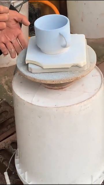 Macaron blue glaze process#shorts #skills #handmade #vitalcapacity #macaroni #blue #lightblue #cup смотреть онлайн