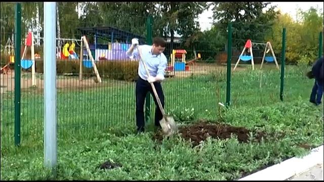 В преддверии Декады пожилых людей в Пестрецах прошла акция “Посади дерево” смотреть онлайн